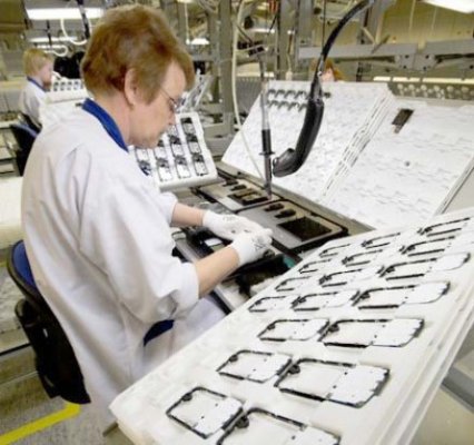 Nokia va desfiinţa până la 10.000 de locuri de muncă